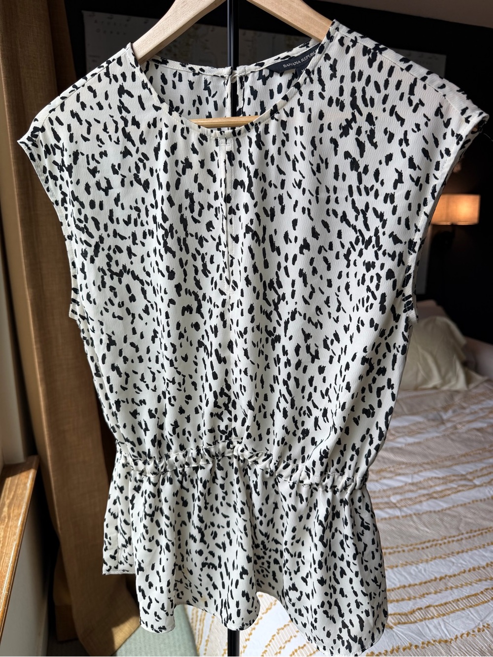 Banana Republic Black & White Sleeveless Spot Peplum Blouse